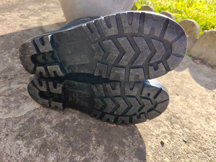 Bottes de sécurité pointure 42 - photo numéro 3