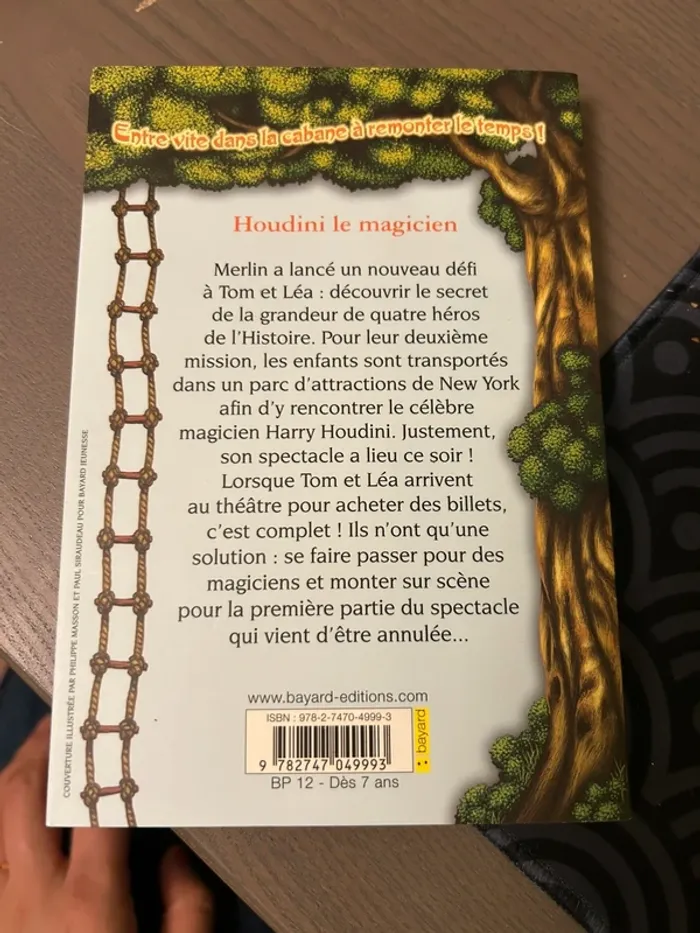 Livre la cabane magique numéro 45 - photo numéro 2