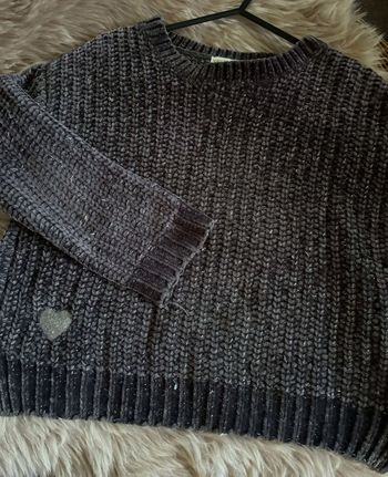 Pull gris fonce avec cœur sur le côté Vertbaudet 5 ans