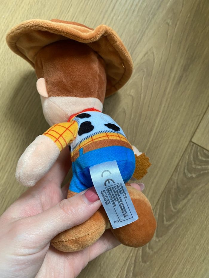 Peluche toy story woody Disney Pixar - photo numéro 2