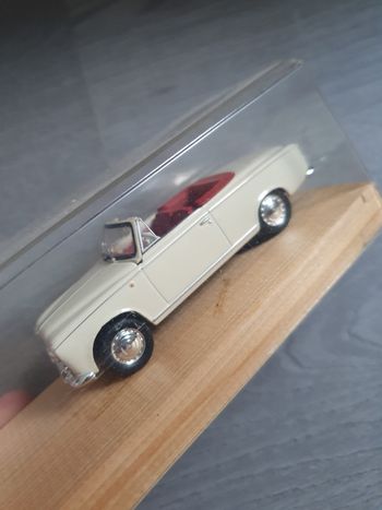 Miniature voiture Peugeot 403