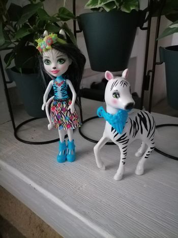Poupée Enchantimals Balade Zoo Zèbre Zelena