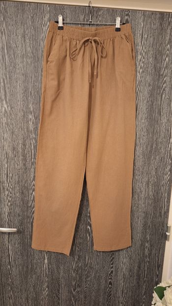 Pantalon décontracté coupe droite type lin marron