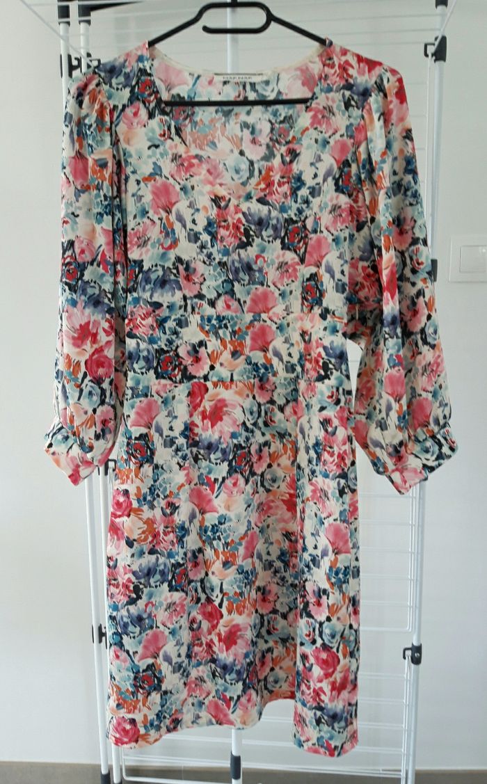 Robe fleurie Naf Naf taille 38 neuve