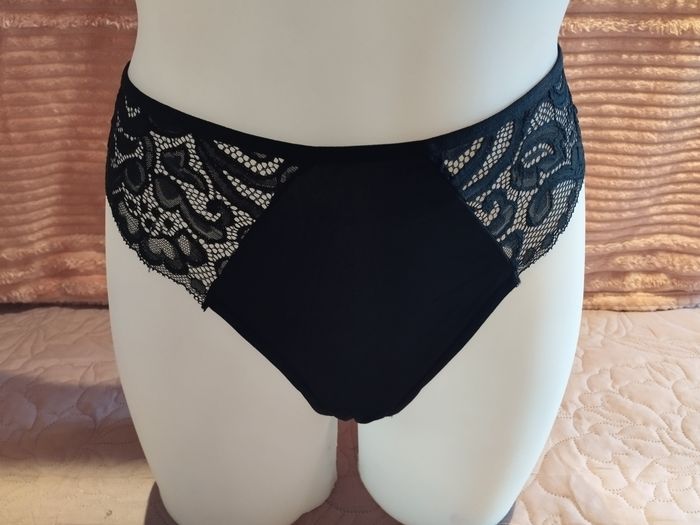 Ensemble sous vêtements noir dentelle - photo numéro 3