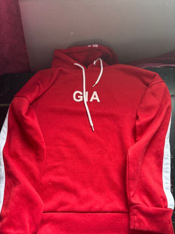 Pull en capuche en M