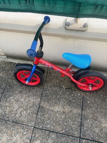 Draisienne rouge et bleu