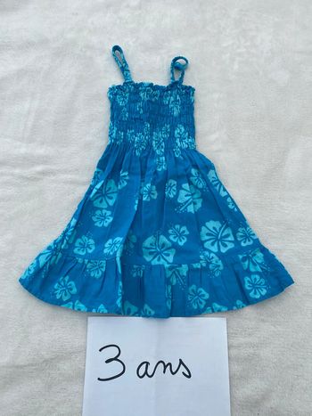 Très belle robe été bleu taille 3 ans