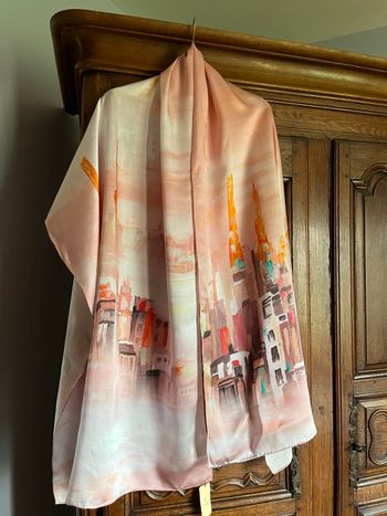 Superbe étole/écharpe soie neuve avec étiquette Marque Shanghai Story