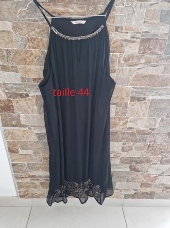 1 robe fluide doublé noir  marque camaieu taille 44