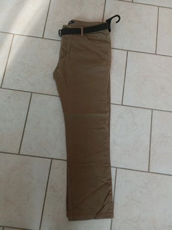 Pantalon neuf avec sa ceinture in extenso taille 40