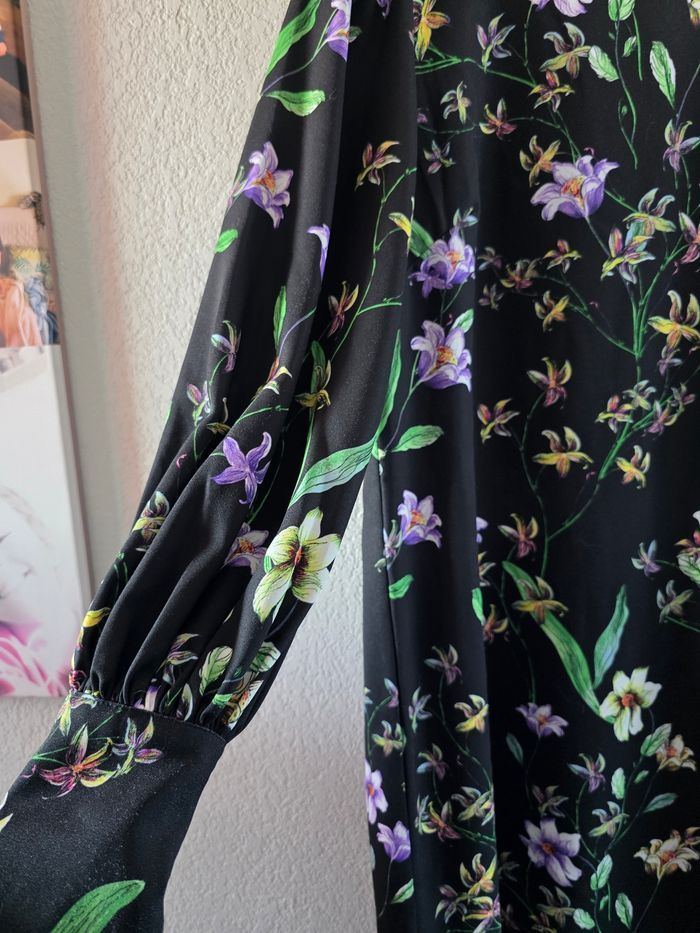 Jolie robe droite noire et fleurie H&M taille 36 - photo numéro 5