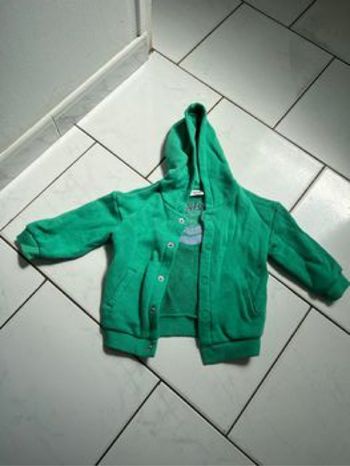 Veste verte à capuche