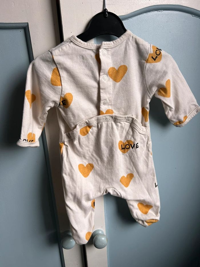 Pyjama , crème avec cœurs , kiabi ,  1 mois - photo numéro 6