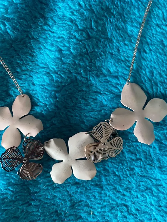 Collier couleur or - photo numéro 2