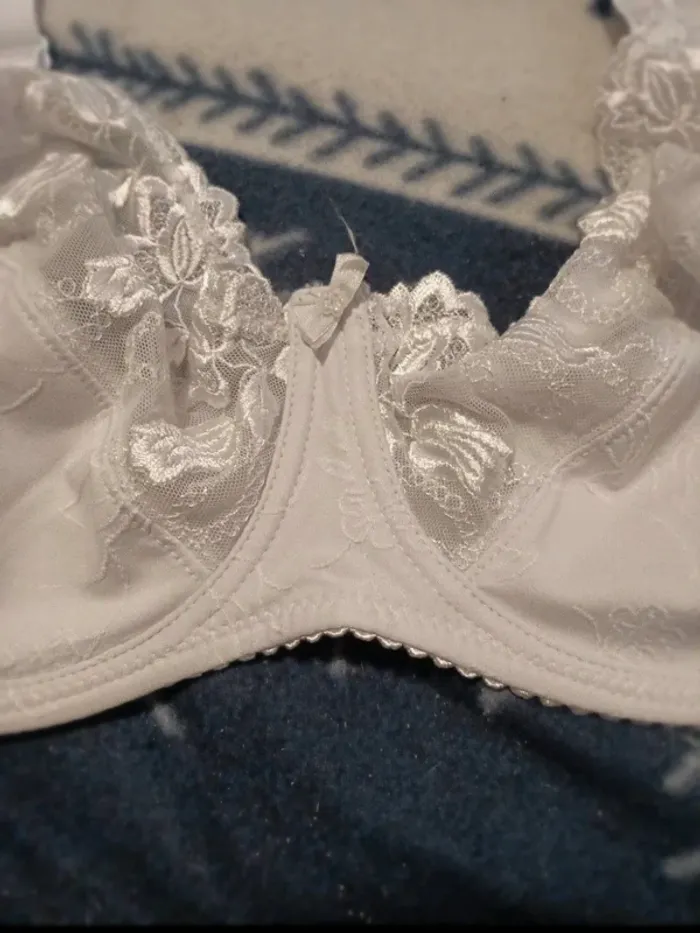 Soutien-gorge avec armature 95D très bon état - photo numéro 2