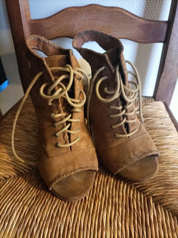 Sandales à talon / chaussures été marron