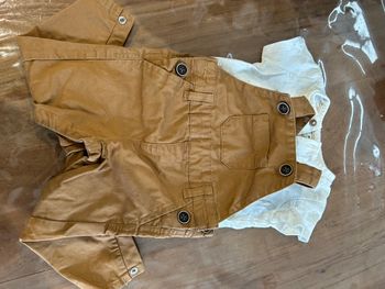 Ensemble t shirt et salopettes