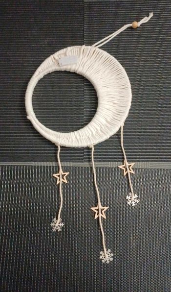 Décoration murale lumineuse en macramé