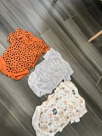 Lot de 7 bodys neufs