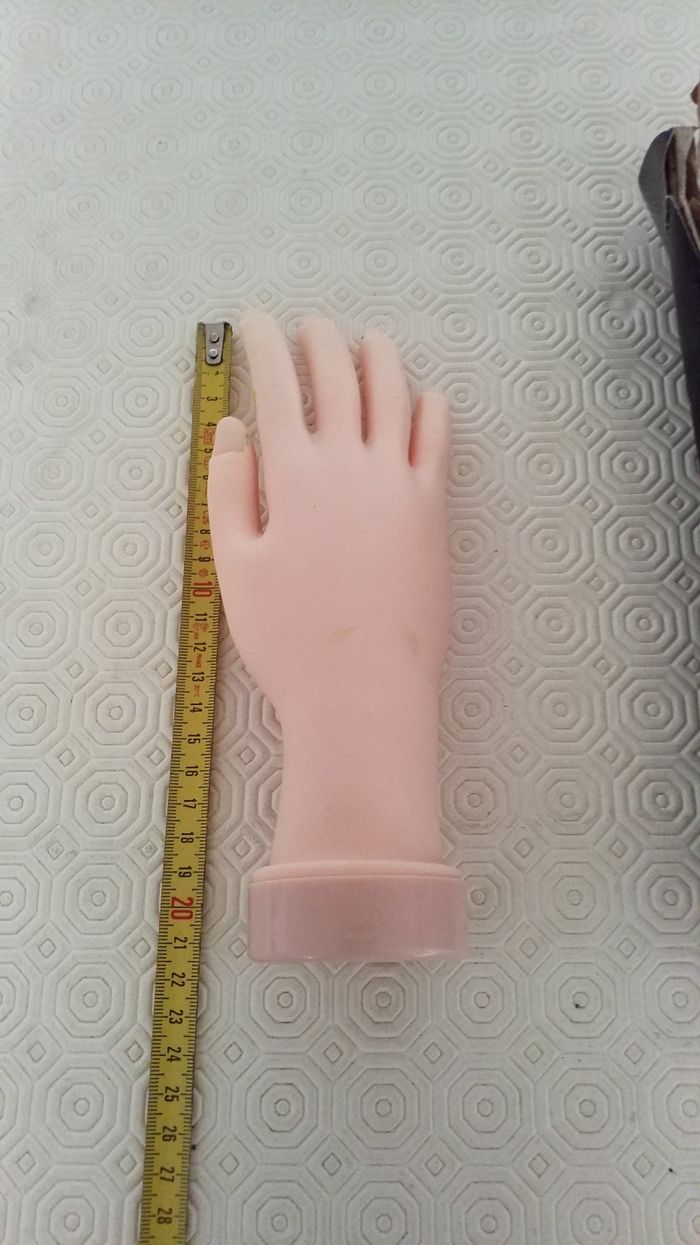 Accessoire à bijoux mains bon état - photo numéro 5