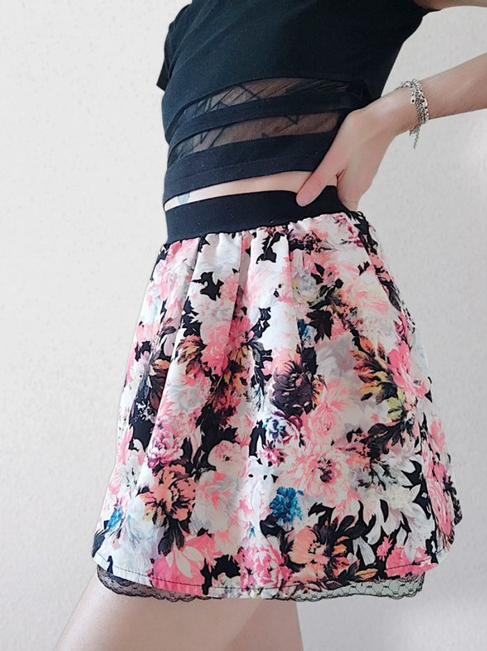 Mini jupe patineuse fleur rose blanche dentelle noir / Panacher - 36/S à 38/M - photo numéro 4