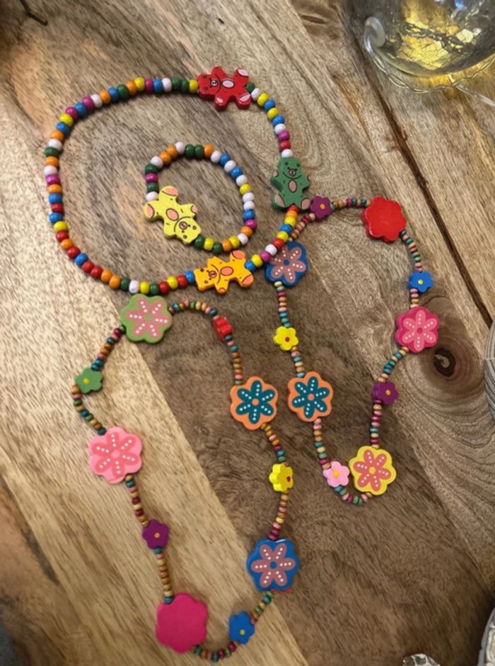 Lot bijoux en bois