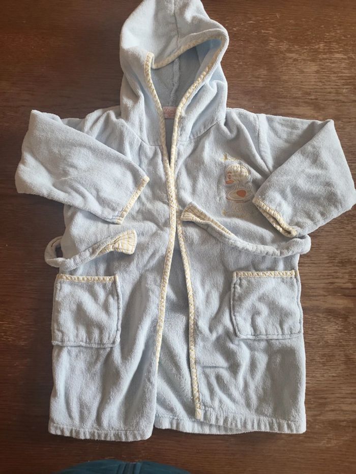 Sortie de bain 3 ans,très bon état,taches sur le bas