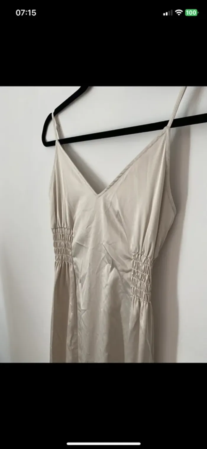Robe longue satinée crème - photo numéro 2