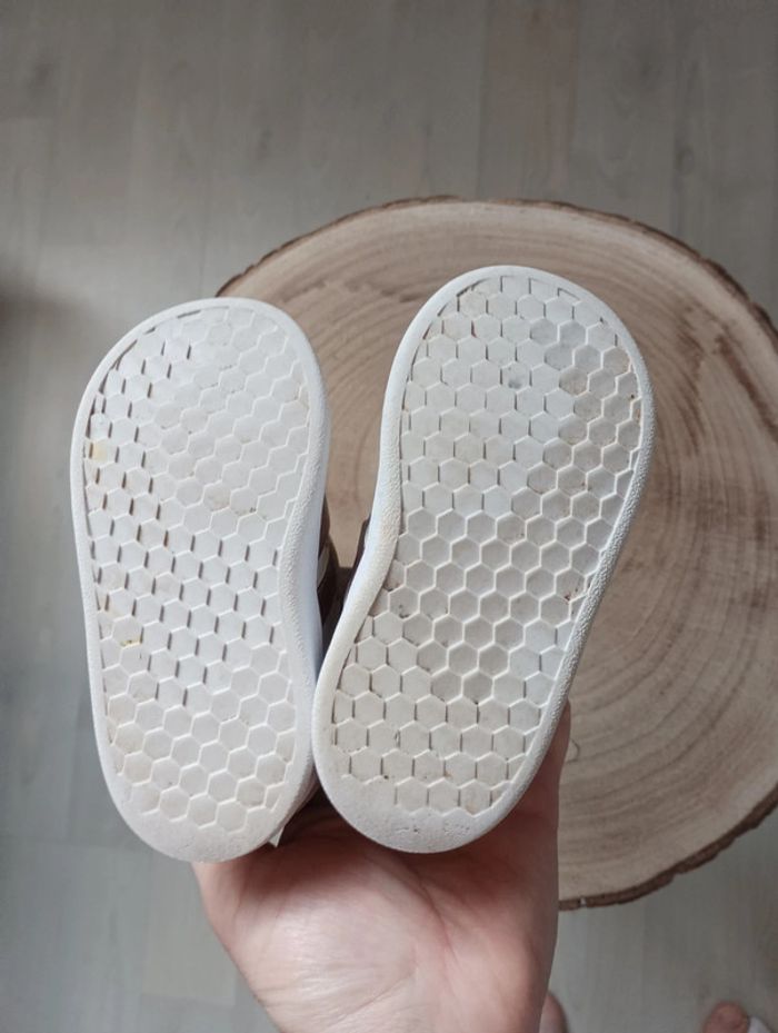 Basket Adidas taille 20 en très bon état - photo numéro 5