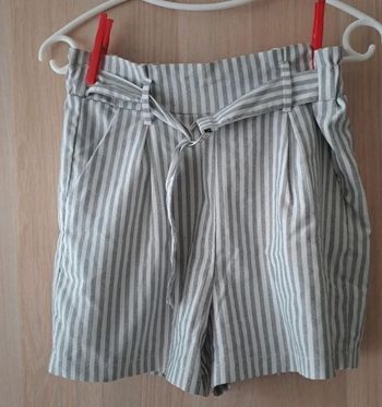 Joli short rayé
