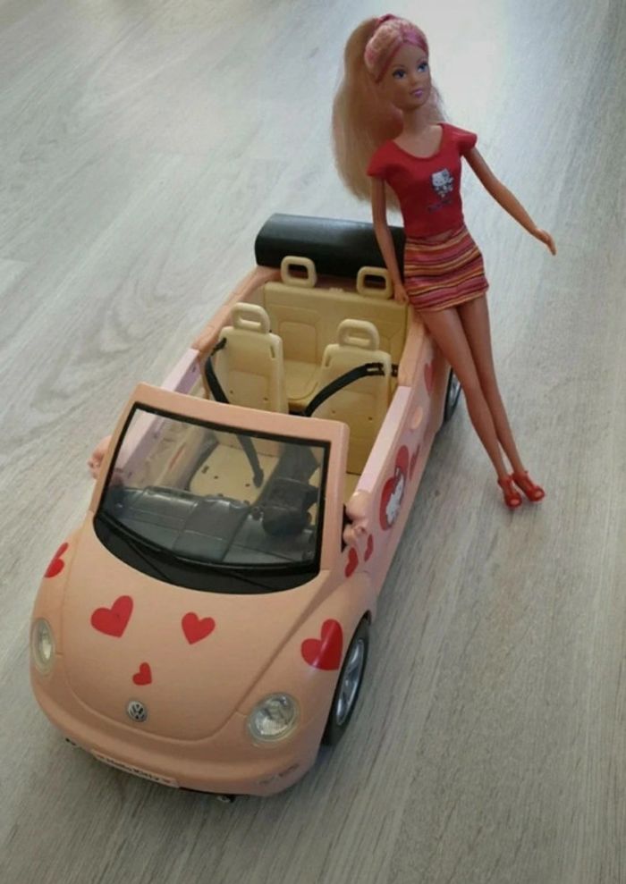 Steffi et sa voiture Hello Kitty