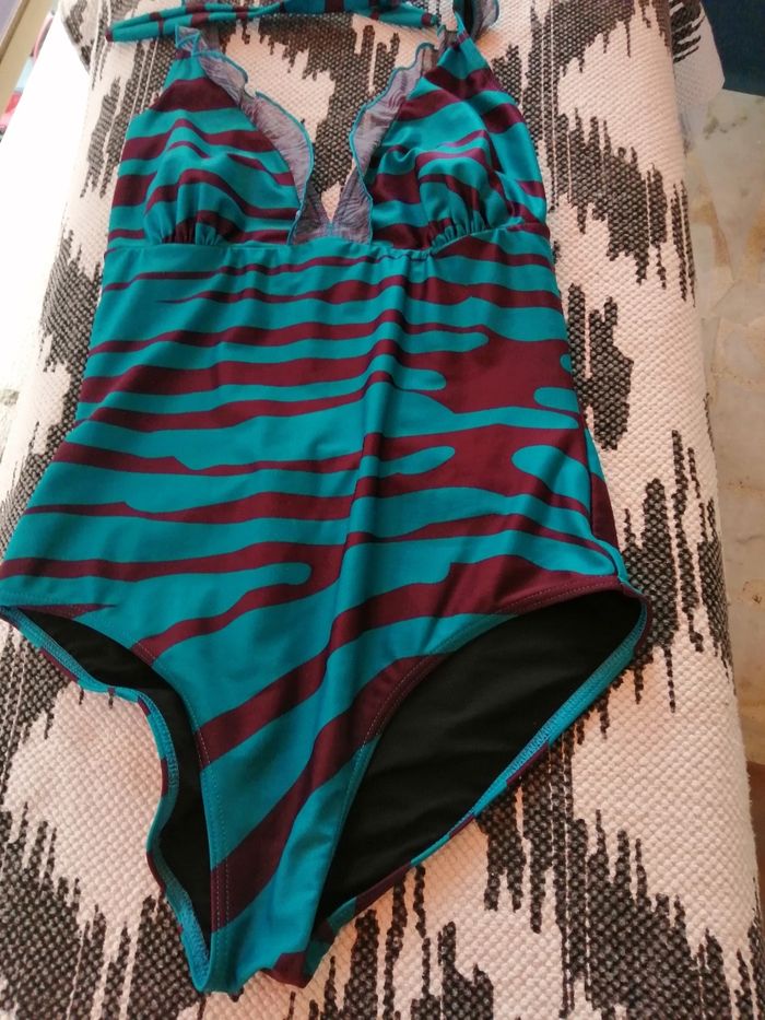 Maillot de bain 1 pièce. Valège. 38