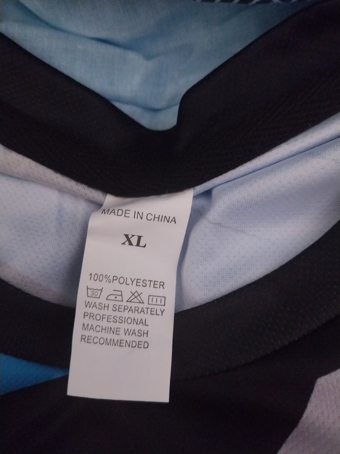 Tee-shirt tout neuf sans étiquette jamais porté ou servi - photo numéro 6