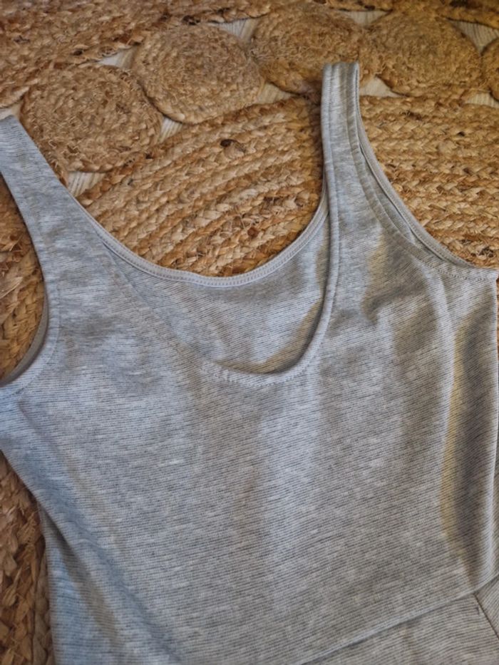 Robe grise clair chiné "minimales," dos nu H&M 🪐Taille 36🪐 - photo numéro 5