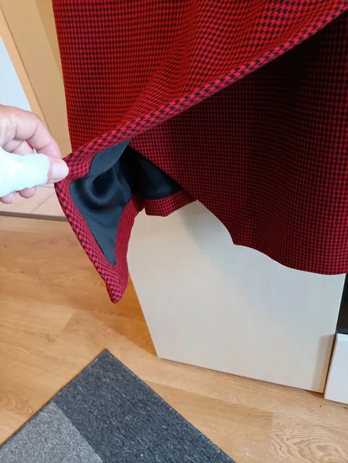 Robe rouge et noir T 42 - photo numéro 8