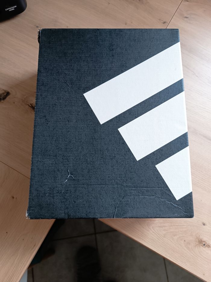Boite chaussures adidas vide pointure 38 - photo numéro 2