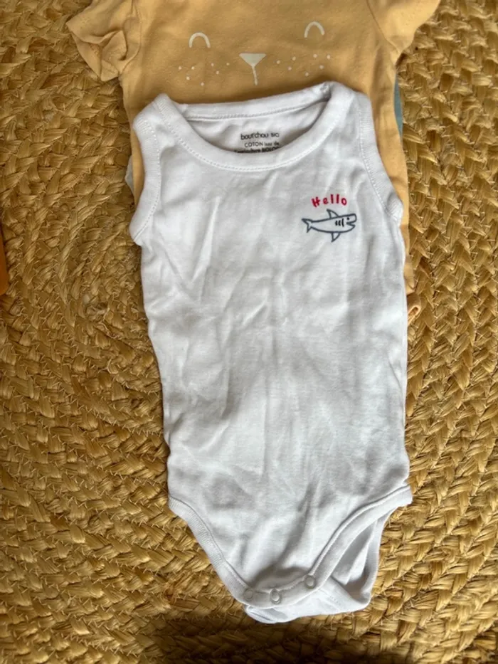 Lot de bodies et pyjamas - 3 mois - excellent état - photo numéro 10