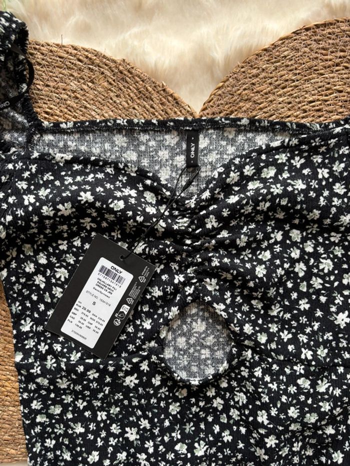 Robe noire à fleurs blanches Only taille S - photo numéro 2