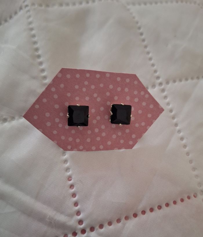 Boucles d'oreilles noires carré neuves - photo numéro 7