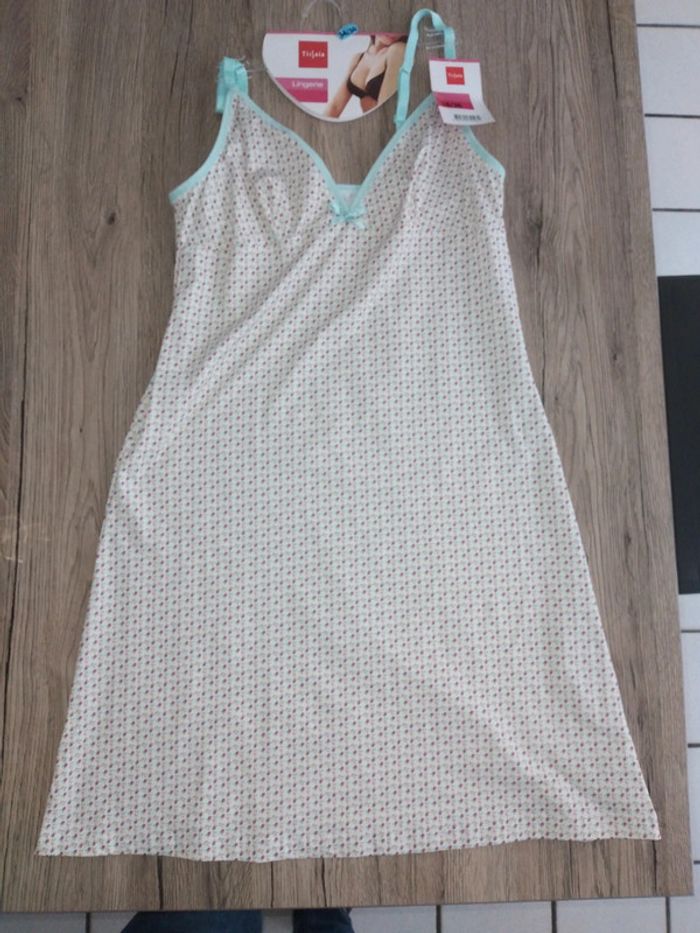 Nuisette tissaia neuve et imprimée t 34/36