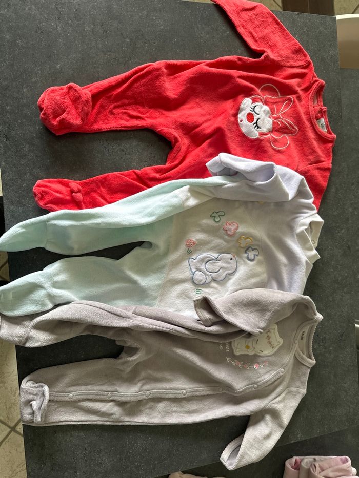 Lot 8 pyjamas 6 mois - photo numéro 3