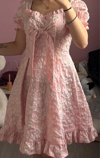 Robe rose pastel à noeux