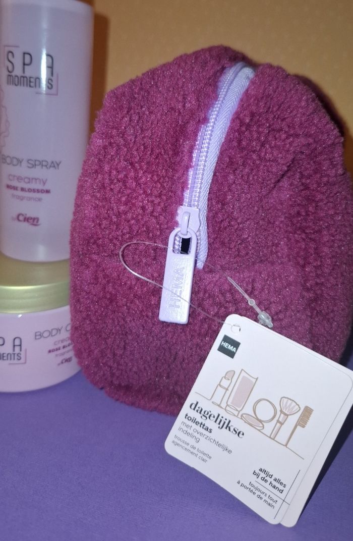 Lot senteur rose avec trousse de toilette - photo numéro 3