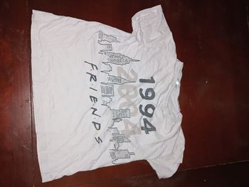 T-shirt série "friends" taille 14 ans/XS