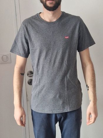 T-shirt Levis Gris M très bon etats