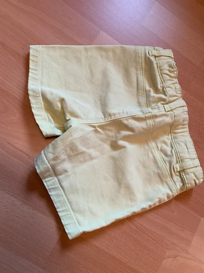 Short H&M Taille 116 - 5-6 ans - photo numéro 2