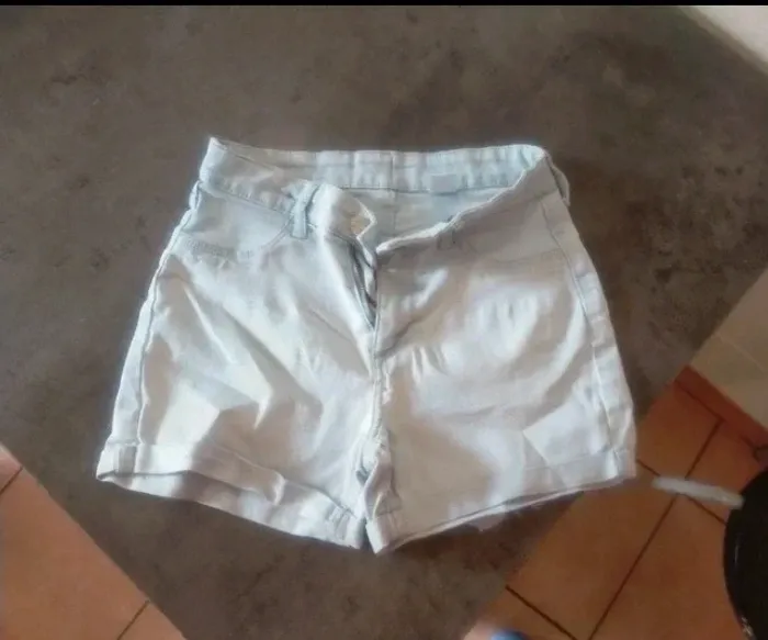 Mini short en jean extensible taille 10*11 ans