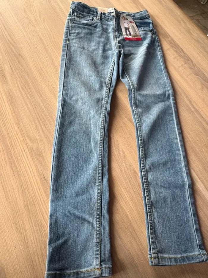 Jean Lévis neuf taille 8 ans