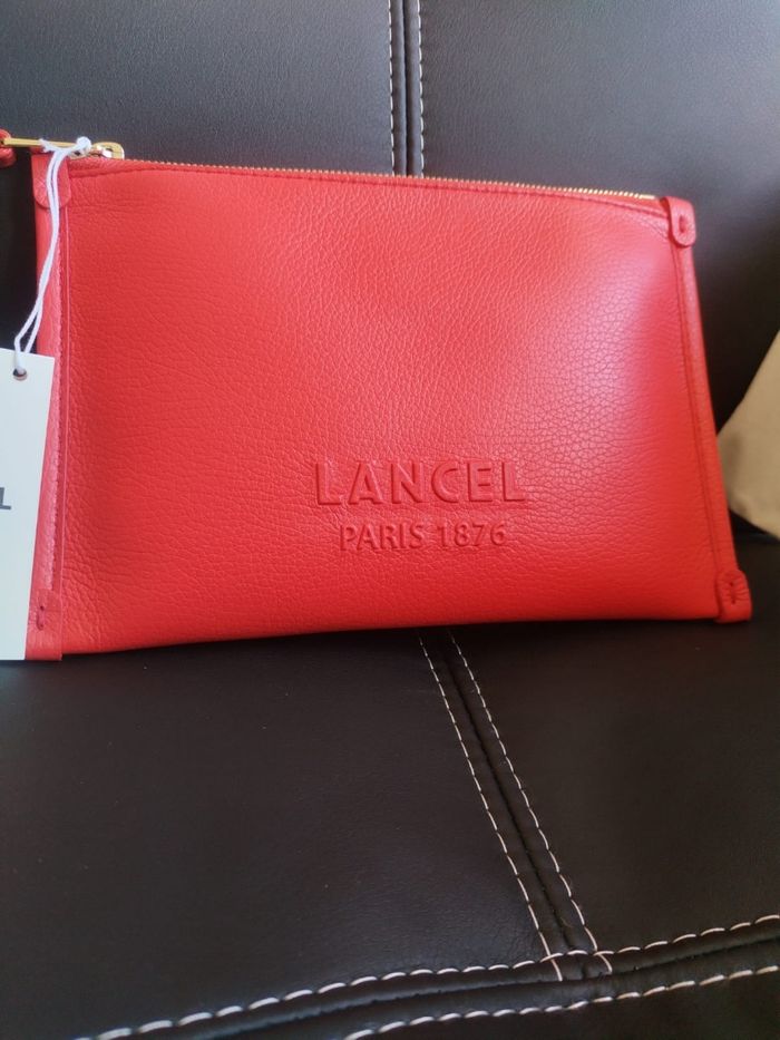 Pochette Lancel zippée avec dragonne